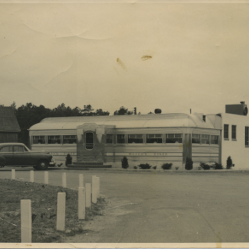 Woody's Diner Exterior from right side